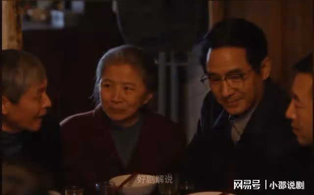 小巷人家:林棟哲的工資究竟有多高?為何莊超英父母會那樣巴結?