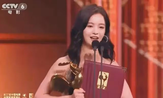 爆冷成為首位00後金雞獎影后!被京圈資本力捧的李庚希有何背景?