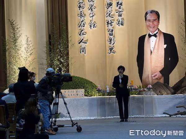 唐美雲悼念石英…講到「媽2年前過世」哽咽 曝帶妝到場原因有洋蔥