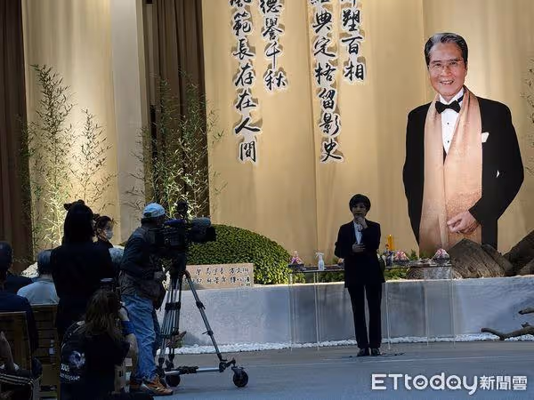 唐美雲悼念石英…講到「媽2年前過世」哽咽 曝帶妝到場原因有洋蔥