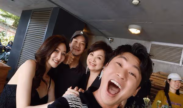 友被暴雷《影后》氣炸連夜追!曾莞婷吐心聲「意外出賣導演嚴藝文」