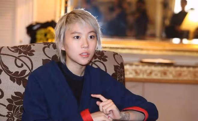 竇靖童新照引熱議,與王菲相似度驚人,星二代成長引關注