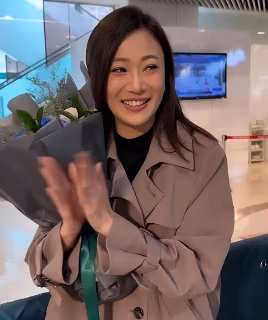 朱智賢分手後露面顯憔悴,雙眼浮腫像哭過,強擠笑容狀態不佳