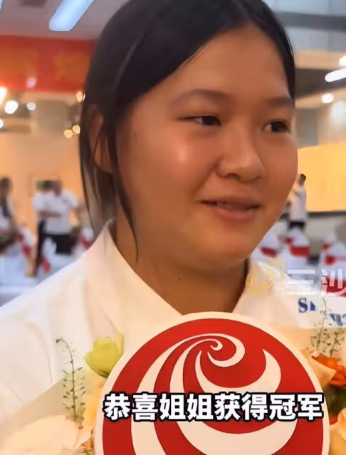 恭喜!全紅嬋妹妹成為跳水助教,和郭藝總教練一起做教育工作