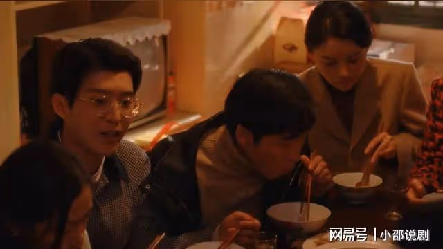 小巷人家：鵬飛一個人帶飛全家，莊奶莊爺再也不敢對他甩臉色