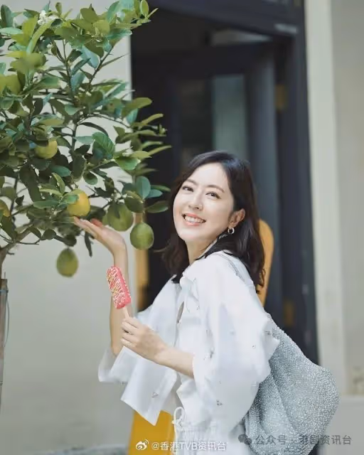 前視後開鋪做生招牌成新打卡點!網民大讚:她離開TVB後人變美了