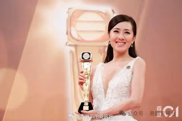 前視後開鋪做生招牌成新打卡點!網民大讚:她離開TVB後人變美了