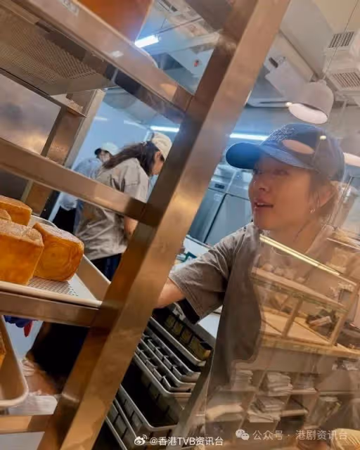 前視後開鋪做生招牌成新打卡點!網民大讚:她離開TVB後人變美了
