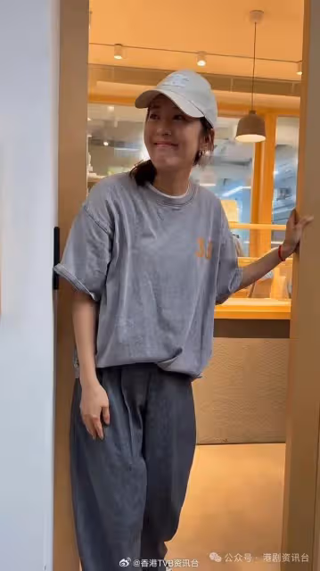 前視後開鋪做生招牌成新打卡點!網民大讚:她離開TVB後人變美了