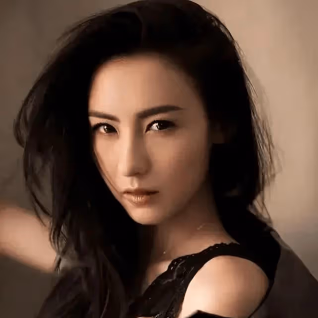 如今才明白,為何張柏芝總與王菲暗自較勁,原來放不下的從不是她