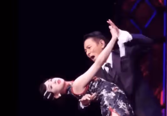 她陪劉德華25年,如今42歲仍未嫁人,眼睜睜看著華仔娶了別人