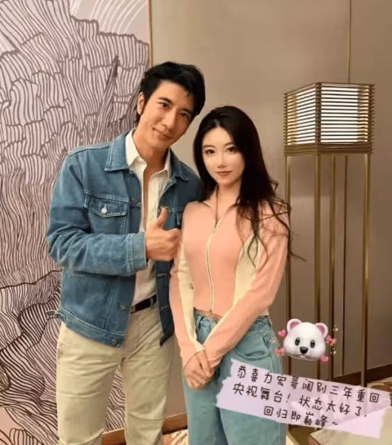 葉珂和成龍合影的時候,哪裡想到自己的孩子可能會成為「小龍女」!