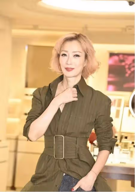 鄭秀文自曝媽媽患病需坐輪椅,現身支持好友劉德華電影《焚城》