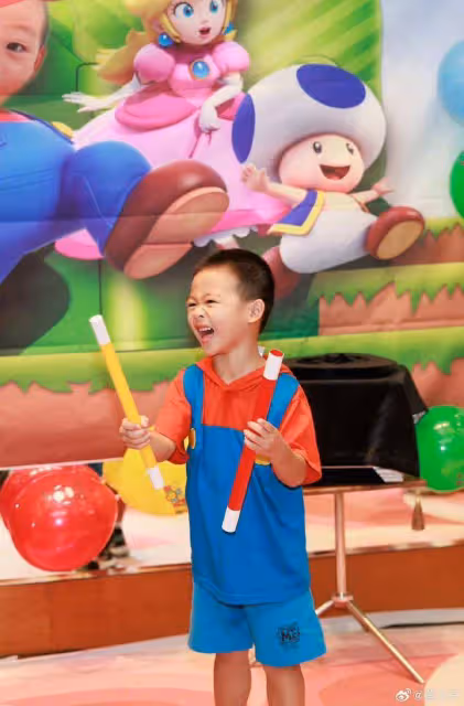 蔡少芬為兒子慶祝5歲生日！小傢伙太像爸，兩女兒共用一張臉