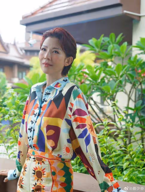 蔡少芬為兒子慶祝5歲生日！小傢伙太像爸，兩女兒共用一張臉