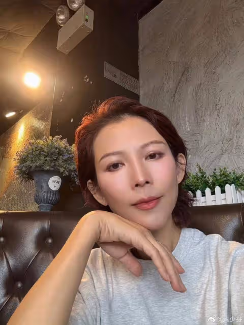蔡少芬為兒子慶祝5歲生日！小傢伙太像爸，兩女兒共用一張臉