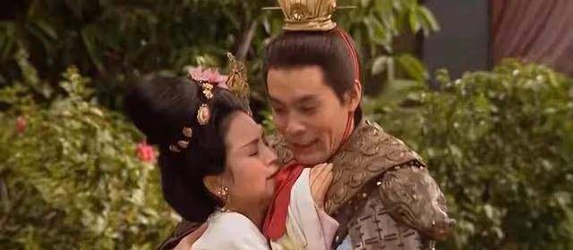 張光北夫妻攜手出席,60歲妻子身材顏值驚艷,網友:美得犯規!