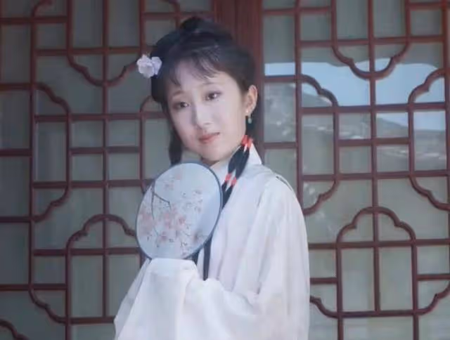 17歲少女神似林黛玉,藝考驚艷評委,網友:陳曉旭重生