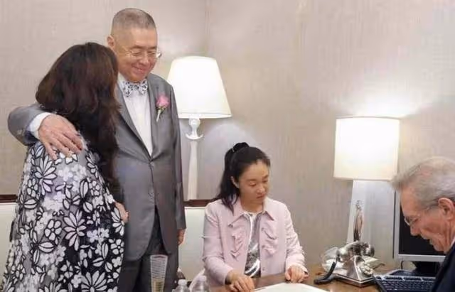 孫穎48歲曬結婚照,85歲劉詩昆的愛情告白,這才是幸福的模樣