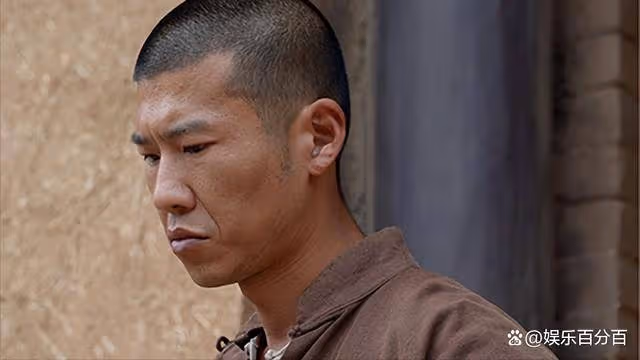 「野路子」王驍,寧做配角15年,不靠影后母親王馥荔,如今爆火