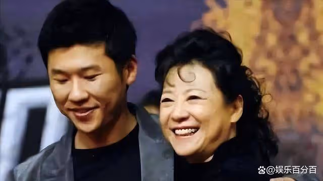 「野路子」王驍,寧做配角15年,不靠影后母親王馥荔,如今爆火