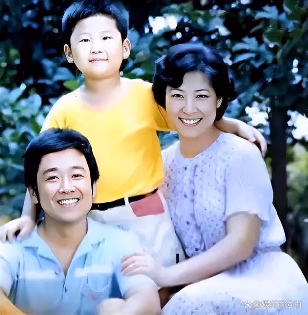 「野路子」王驍,寧做配角15年,不靠影后母親王馥荔,如今爆火
