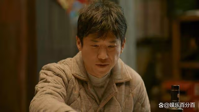 「野路子」王驍,寧做配角15年,不靠影后母親王馥荔,如今爆火