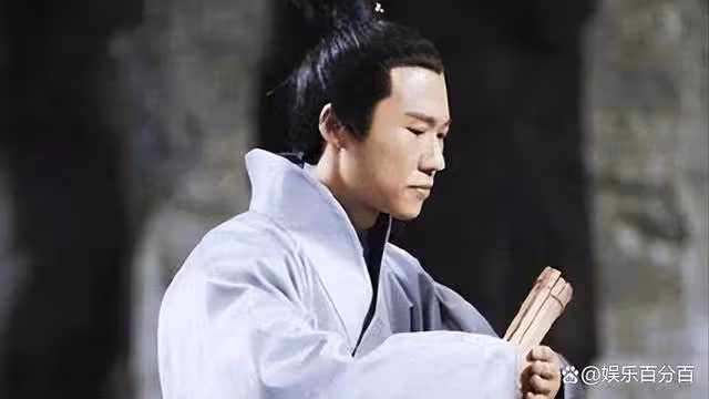 「野路子」王驍,寧做配角15年,不靠影后母親王馥荔,如今爆火