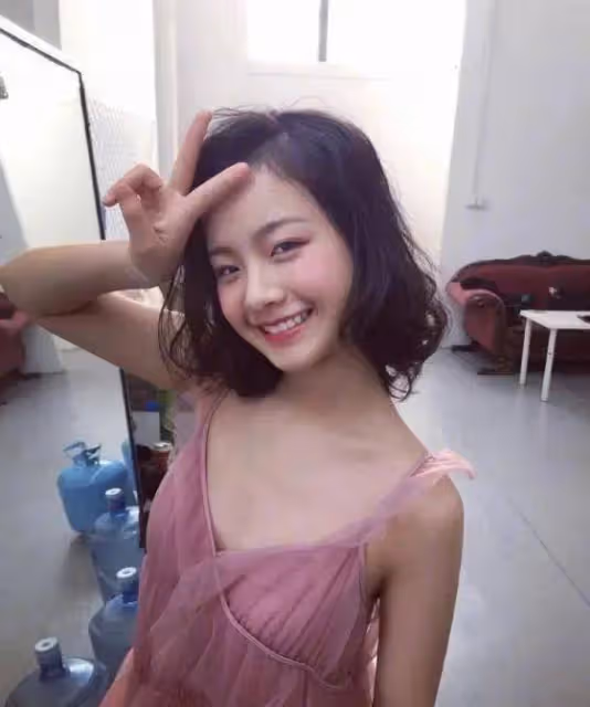 24歲影后李庚希被喊黑幕!曾被徐靜蕾力捧沒聽倪萍勸告