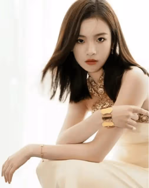 24歲影后李庚希被喊黑幕!曾被徐靜蕾力捧沒聽倪萍勸告