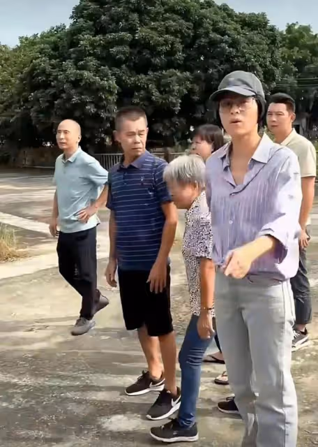 45歲TVB視後一家五口回家鄉認祖歸宗, 富貴老公陪伴上香拜神
