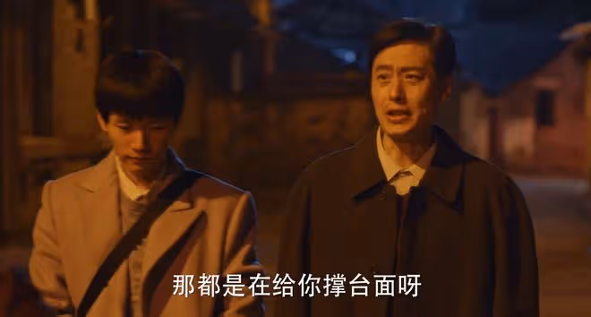 《小巷人家》結局:圖南被李家人刁難,還不知,李佳父親看不起他