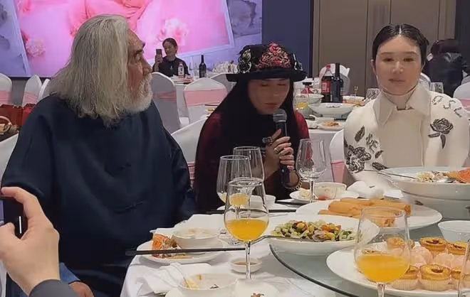 張紀中直播小女兒滿月宴,圈中好友少有捧場,菜品簡單被指寒酸