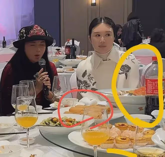 張紀中直播小女兒滿月宴,圈中好友少有捧場,菜品簡單被指寒酸