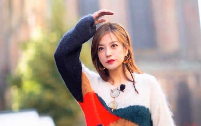 趙薇被強制執行8488元引熱議,網友觀點各異,背後真相究竟如何?
