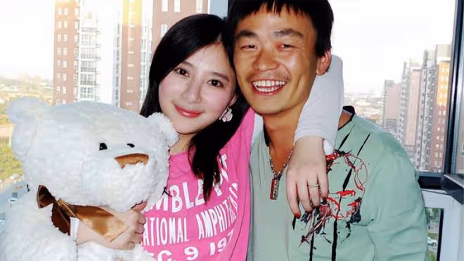 王寶強馮清深夜聚會，感情穩定引熱議，為何六年情深卻未婚？