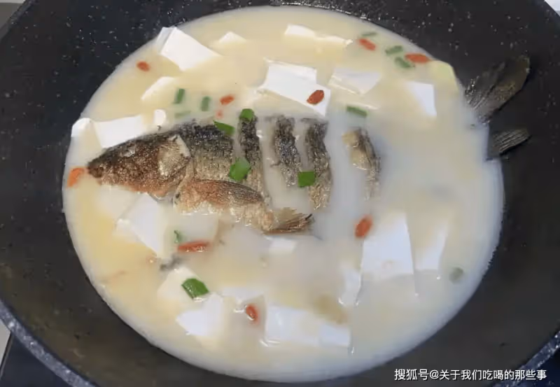 無論燉什麼魚湯,都要牢記3點,魚湯濃白好喝,沒有一點腥味