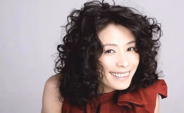 最佳女配劉丹實至名歸,嫁日本老公20年恩愛如初,趙麗穎輸在哪
