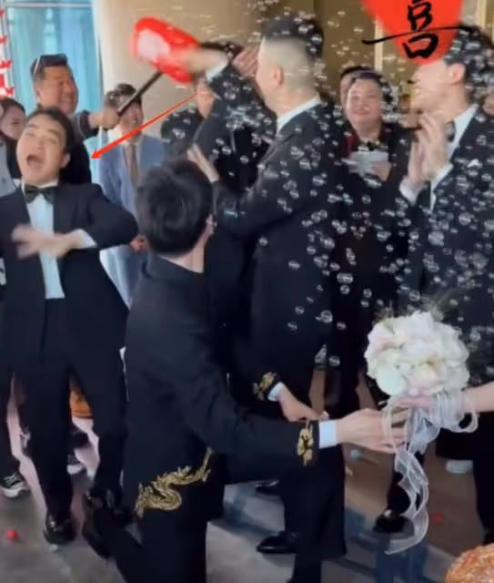 郭德綱外甥大婚!新娘孕肚明顯,明星伴郎陣容強大