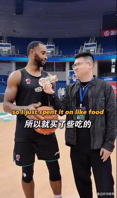 有錢任性!楊鳴:04年在遼籃拿到第1份工資3000元 當時只夠自己零花