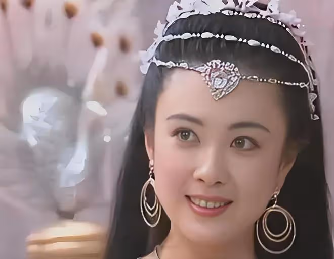 最美妲己傅藝偉,二婚再離,17歲艷壓群芳到52歲入獄,如今怎樣?