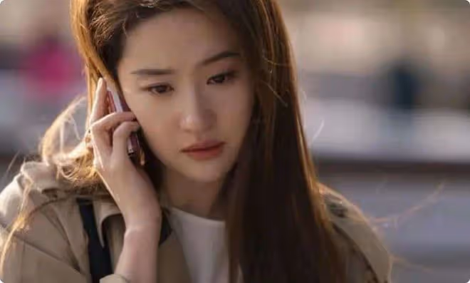 校園版劉亦菲火了,桃花眼比劉亦菲本人還美,被眾人圍觀瘋狂拍照