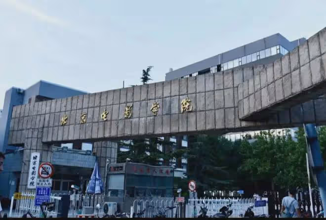 他是最乾淨男演員,娶小23歲郝蕾,陪妻子戰勝家族遺傳病