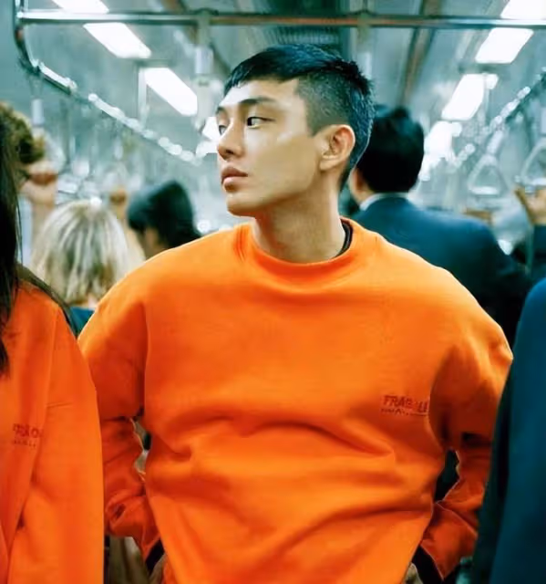 劉亞仁因父親去世要求減刑，穿囚服露面，否認教唆和刪除罪證
