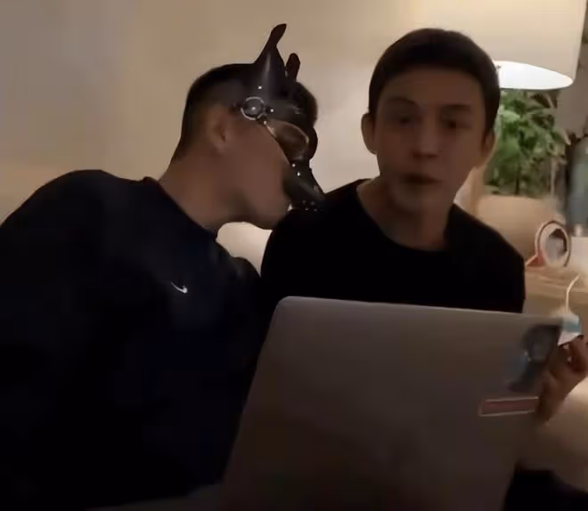 劉亞仁因父親去世要求減刑，穿囚服露面，否認教唆和刪除罪證