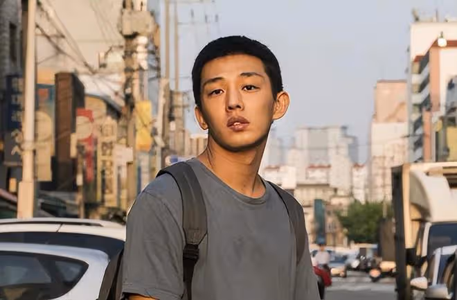 劉亞仁因父親去世要求減刑,穿囚服露面,否認教唆和刪除罪證