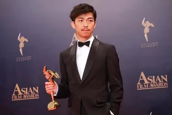 孫紅雷稱金雞金馬最佳男配「那個男的」引熱議,對方微表情顯格局
