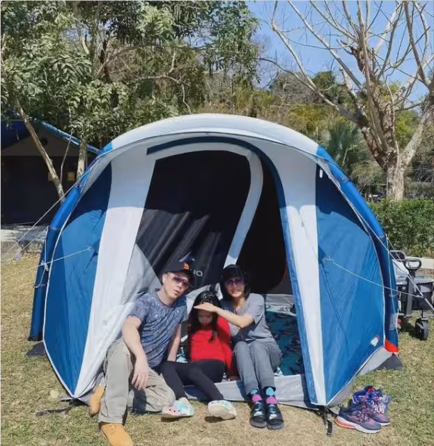 52歲朱茵現狀:住深山村屋開兩萬塊破車,網友:活成大媽的樣子?