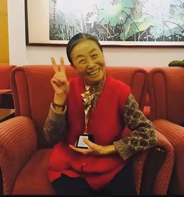 「丑娘」張少華:一生住在40平的房子,年輕時作惡年老後悔不已