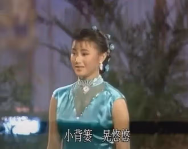 58歲宋祖英近照曝光！與丈夫分居8年，39歲生子，如今活成了這樣